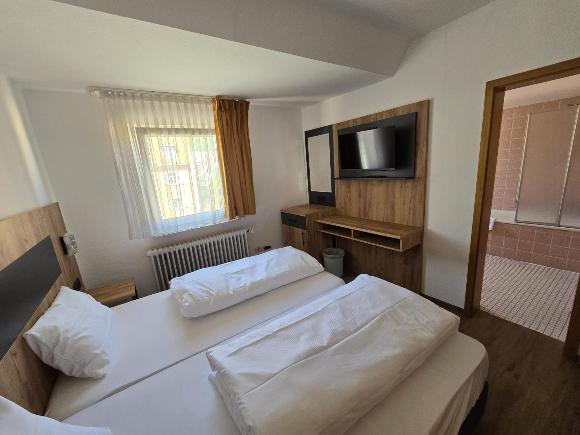 Immendingen Landgasthof Kreuz Mit Gaestehaus מראה חיצוני תמונה